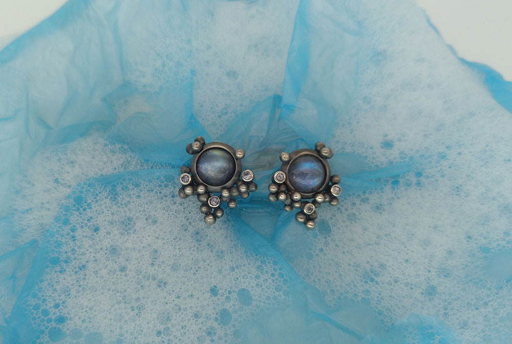 Picture of silver earrings with rainbow moonstones and light blue sapphires Khaelin Damm, Cologne, DAMM MMXX